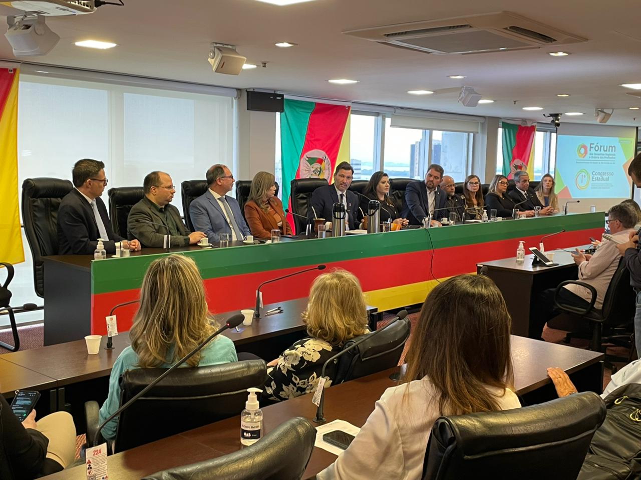 Com presença do CRA-RS, coletiva de imprensa mostra integração e força de conselhos e ordens das profissões no Rio Grande do Sul